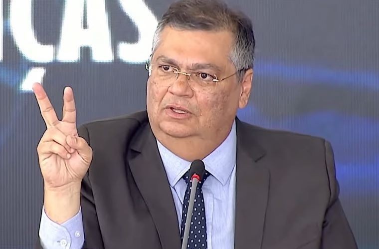 Imagem da noticia De volta ao Senado, Dino apresentará projeto para premiar policiais e bombeiros por atos honrosos