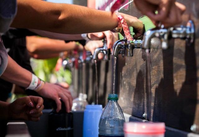 Imagem da noticia Governo prorroga portaria que obriga distribuição gratuita de água em eventos em dias de calor
