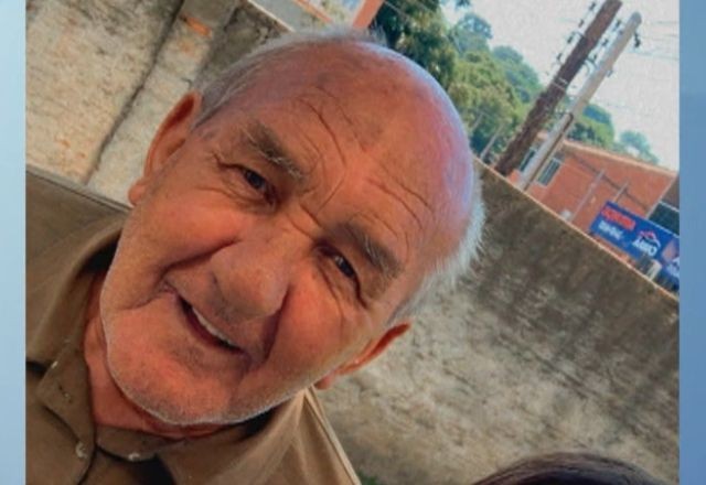 Imagem da noticia Idoso fica em estado grave após ser atropelado por carro no portão de casa