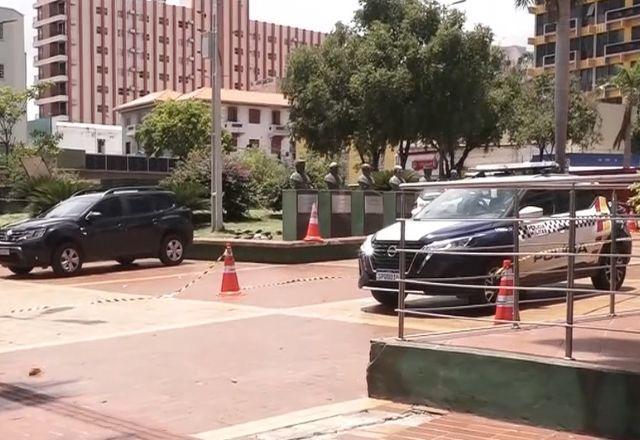 Corpo em estado de decomposição é encontrado dentro de viatura da PM Corpo em estado de decomposição é encontrado dentro de viatura da PM
