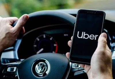 Uber lança versão simplificada do aplicativo para idosos Uber lança versão simplificada do aplicativo para idosos