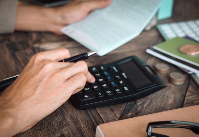 Imagem da noticia Endividamento volta a subir em abril e atinge 77,6% das famílias brasileiras