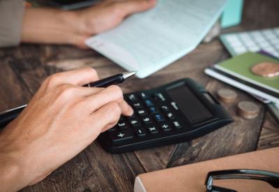 Endividamento volta a subir em abril e atinge 77,6% das famílias brasileiras Endividamento volta a subir em abril e atinge 77,6% das famílias brasileiras