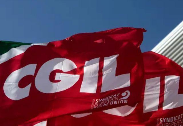 Itália convoca greve nesta sexta (3) em protesto a interceptação de navios humanitários por Israel Itália convoca greve nesta sexta (3) em protesto a interceptação de navios humanitários por Israel