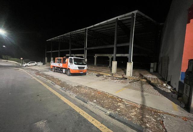 Operário morre e três pessoas ficam feridas após laje de prédio desabar em Cotia (SP) Operário morre e três pessoas ficam feridas após laje de prédio desabar em Cotia (SP)