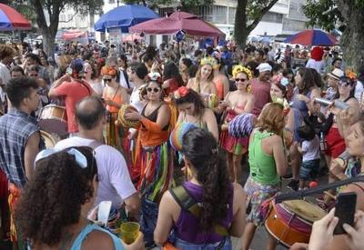 Sem Carnaval, Ambev dará auxílio para 20 mil ambulantes Sem Carnaval, Ambev dará auxílio para 20 mil ambulantes