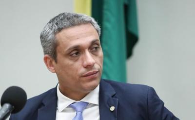 Moraes suspende ação penal no STF contra deputado Gustavo Gayer  Moraes suspende ação penal no STF contra deputado Gustavo Gayer