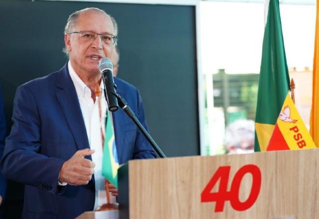 Aplaudido de pé, Alckmin passa no teste com militância do PSB Aplaudido de pé, Alckmin passa no teste com militância do PSB