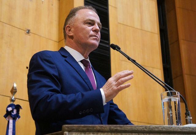 Imagem da noticia Governador do ES diz que polícia investiga envolvidos no ataque de Aracruz