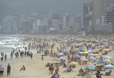 Prefeitura do Rio de Janeiro proíbe recipientes de vidro nas praias Prefeitura do Rio de Janeiro proíbe recipientes de vidro nas praias