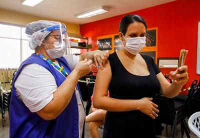 Anvisa deve reforçar contraindicação de vacinas contra covid em grávidas Anvisa deve reforçar contraindicação de vacinas contra covid em grávidas