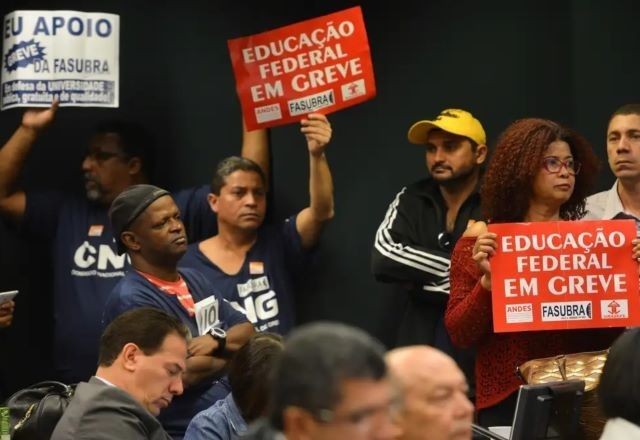 Imagem da noticia Lula se reúne com reitores de universidades e institutos federais e deve anunciar aumento de verba