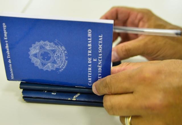 Imagem da noticia Brasil abre 136.189 postos de trabalho com carteira assinada em março