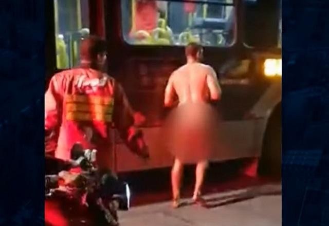 Imagem da noticia Motorista atropela motociclista, foge, bate e sai pelado após acidente