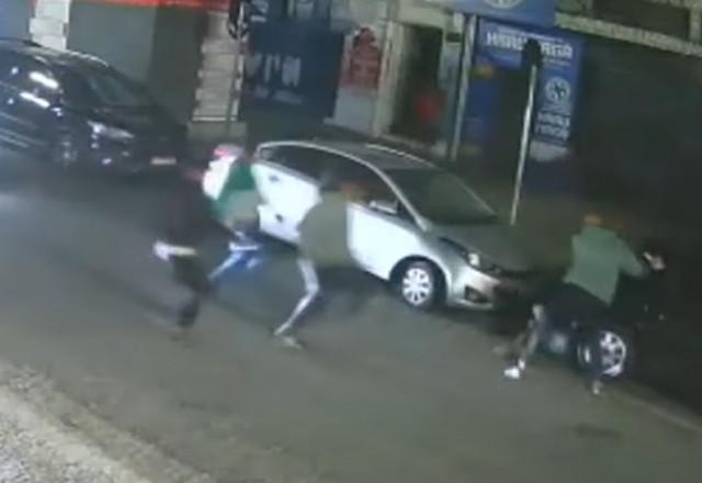 Imagem da noticia Professor morre após ser esfaqueado por pessoas em situação de rua