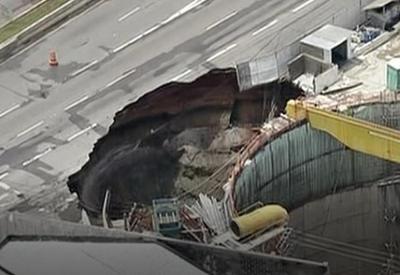 Rodízio é suspenso em São Paulo após desmoronamento de obra do metrô Rodízio é suspenso em São Paulo após desmoronamento de obra do metrô