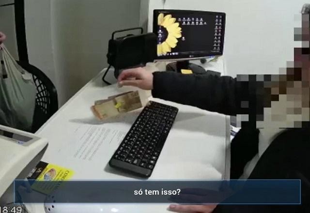 Imagem da noticia Câmera flagra desespero de vítima de assalto em joalheria no RS