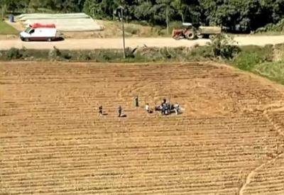 Rapaz morre após ser atropelado várias vezes por trator Rapaz morre após ser atropelado várias vezes por trator