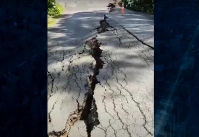 Moradores de Gramado (RS) deixam casas após rachaduras no solo Moradores de Gramado (RS) deixam casas após rachaduras no solo