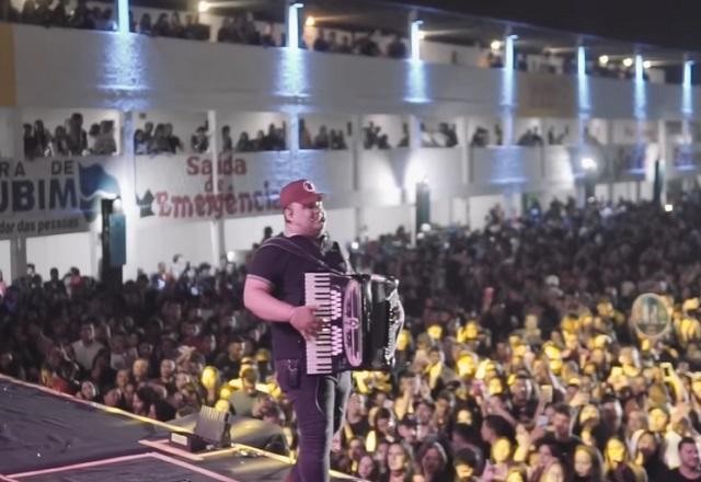 Imagem da noticia Polícia prende dupla que furtou celulares em show do cantor Tarcísio do Acordeon