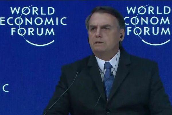 Jair Bolsonaro tem o discurso mais breve da história em reunião na Suíça Jair Bolsonaro tem o discurso mais breve da história em reunião na Suíça