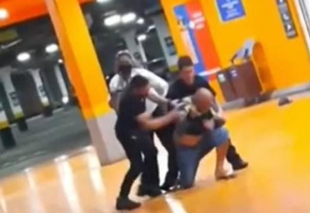 Imagem da noticia Carrefour fecha acordo e pagará R$ 115 mi após morte de João Alberto