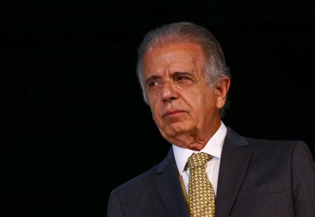 Imagem da noticia Ministro da Defesa pede a Moraes nomes de militares que se reuniram com hacker
