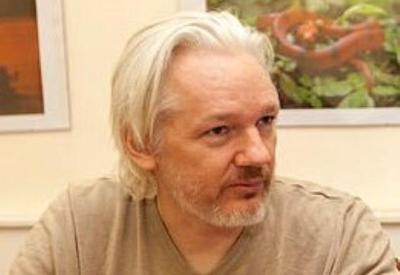 Julian Assange consegue evitar deportação imediata para os EUA Julian Assange consegue evitar deportação imediata para os EUA