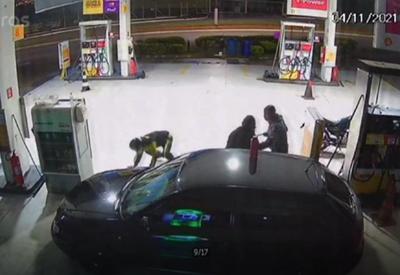 Vídeo: ladrão mata comparsa com tiro acidental em Londrina (PR) Vídeo: ladrão mata comparsa com tiro acidental em Londrina (PR)