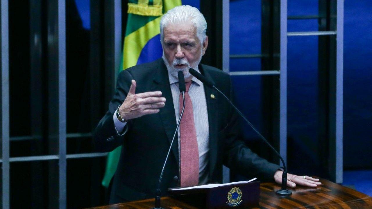 Líder do governo Lula no Senado, Jaques Wagner, é alvo da PF Líder do governo Lula no Senado, Jaques Wagner, é alvo da PF