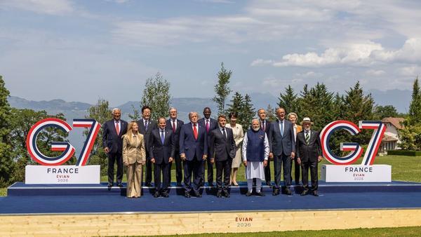 Imagem da notícia: Lula e Trump não interagem durante foto oficial do G7