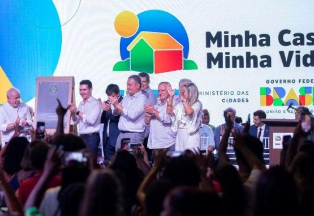 Imagem da noticia Lula vai subsidiar casas para famílias com renda de até R$ 2.600