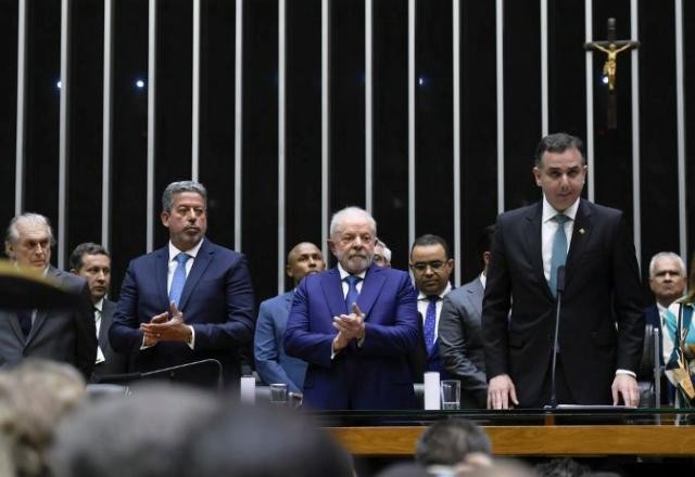 Imagem da noticia Lula sanciona Orçamento com veto de R$ 5,6 bilhões a emendas de comissões parlamentares