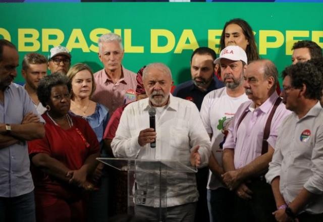 Imagem da noticia Em BH, Lula promete obras, avanço econômico e rechaça migração de votos de Zema