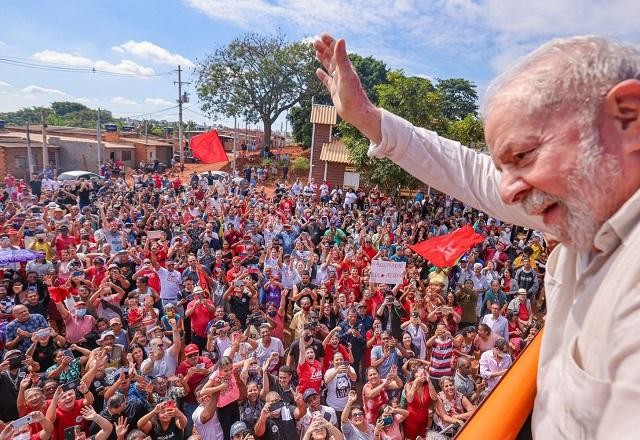 Imagem da noticia Lula: "Tentaremos evitar que os Correios e Eletrobras sejam privatizadas"
