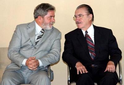 Ex-presidente José Sarney declara voto em Lula "pela democracia" Ex-presidente José Sarney declara voto em Lula "pela democracia"