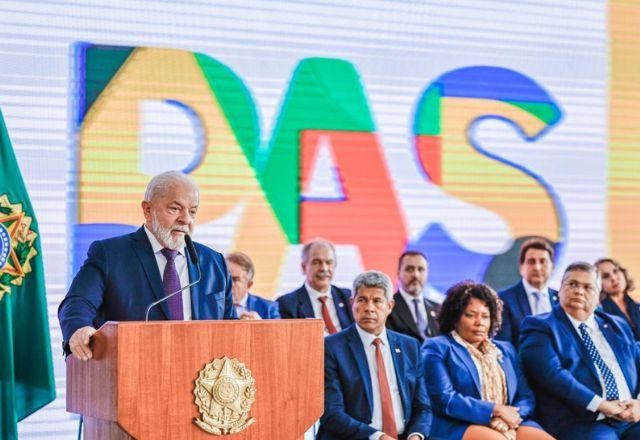 Imagem da noticia Lula assina PL para tornar crime hediondo violência dentro de escolas