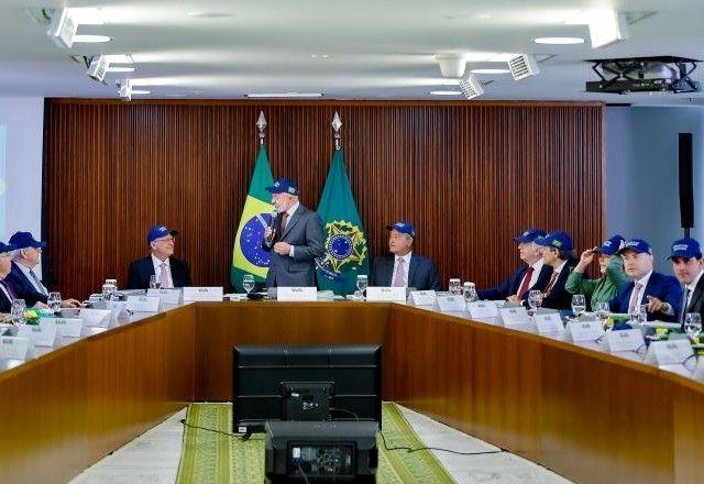 Lula apresenta novo slogan do governo: "Governo do Brasil, do lado do povo brasileiro" Lula apresenta novo slogan do governo: "Governo do Brasil, do lado do povo brasileiro"