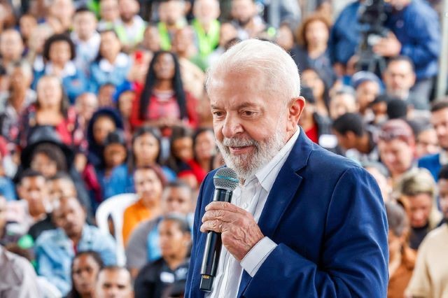 Imagem da noticia Lula convoca reunião com Haddad para tratar do dólar: "Não é normal"
