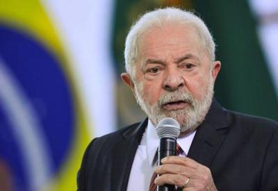 Lula 'puxa orelha' de ministros e diz que não quer surpresas Lula 'puxa orelha' de ministros e diz que não quer surpresas