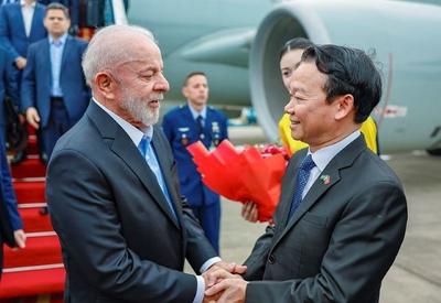 Lula chega ao Vietnã e deve se encontrar com presidente do país Lula chega ao Vietnã e deve se encontrar com presidente do país