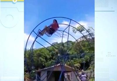 Mulher morre ao cair de roda gigante de 4 metros de altura em MG Mulher morre ao cair de roda gigante de 4 metros de altura em MG