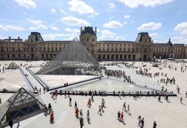 Imagem da noticia Turismo em massa: Louvre fecha após funcionários entrarem em greve por invasão de turistas
