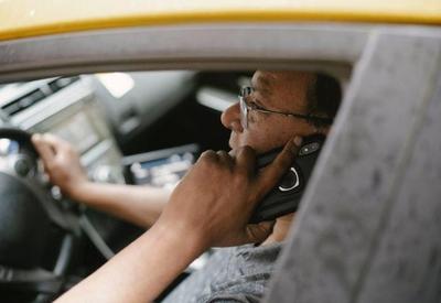 Brasil registra 28 infrações de trânsito por uso do celular a cada hora Brasil registra 28 infrações de trânsito por uso do celular a cada hora