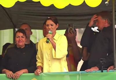 Michelle rouba a cena em primeiro ato de Bolsonaro na campanha oficial  Michelle rouba a cena em primeiro ato de Bolsonaro na campanha oficial
