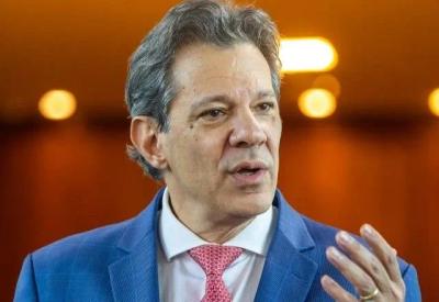Isenção do IR: Haddad se reúne com Renan Calheiros para discutir projeto nesta terça (28) Isenção do IR: Haddad se reúne com Renan Calheiros para discutir projeto nesta terça (28)