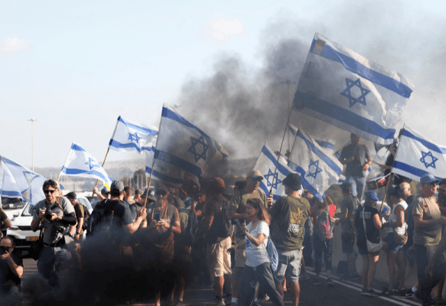 Imagem da noticia Protestos em Israel cobram negociação de Netanyahu com Hamas para libertar reféns em Gaza