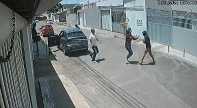 VÍDEO: tentativa de assalto no DF termina com motorista e idoso baleados VÍDEO: tentativa de assalto no DF termina com motorista e idoso baleados