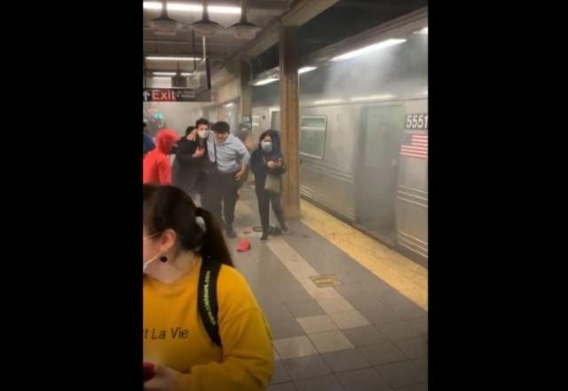 Imagem da noticia Vídeo mostra passageiros fugindo de atirador no metrô de Nova York