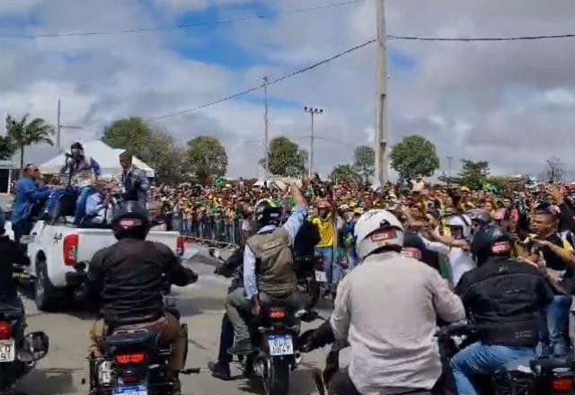 Imagem da noticia Bolsonaro participa de primeira "motociata" no Nordeste